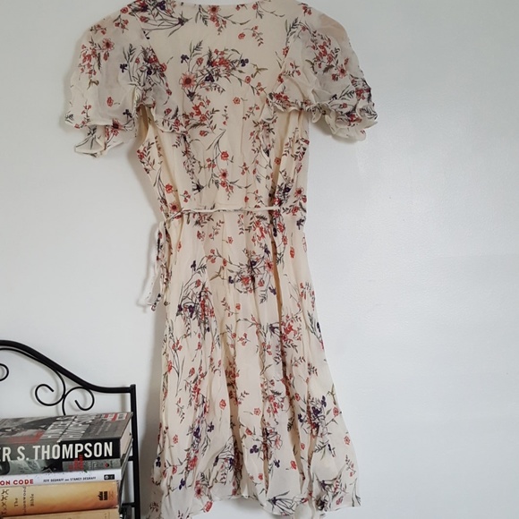 Cream floral wrap dress size small - Picture 4 of 4